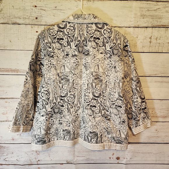 Chico's  Black & White Floral Embroidered Abstract Cotton Jacket...size 2 - Picture 2 of 9